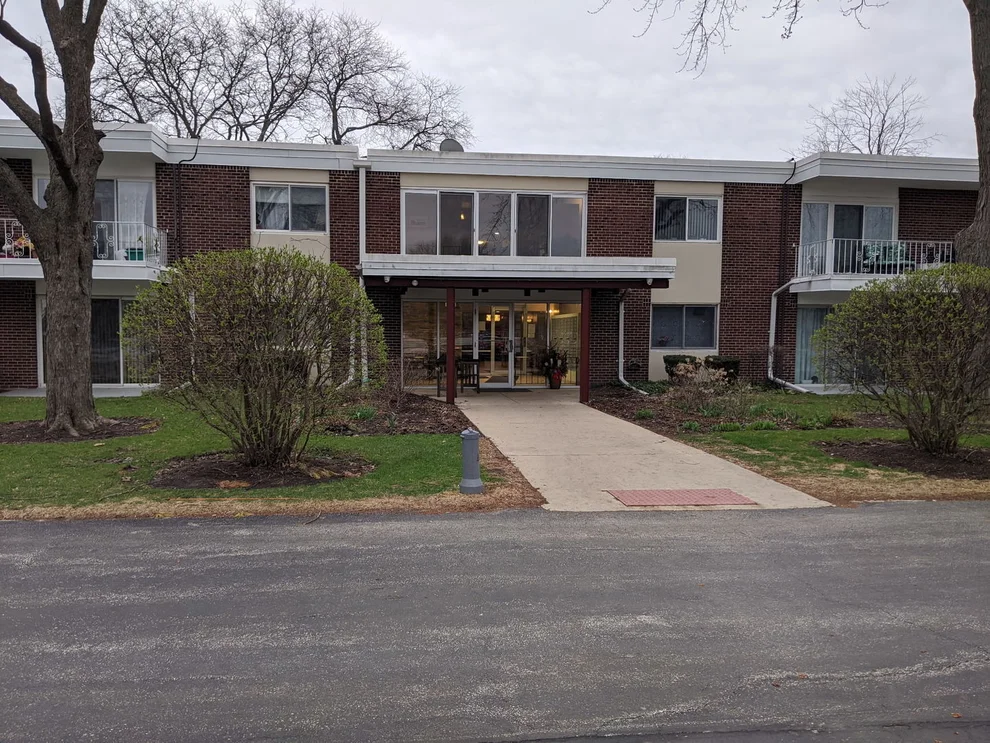 Unit for sale at 127 N Wolf Road, Wheeling, IL 60090