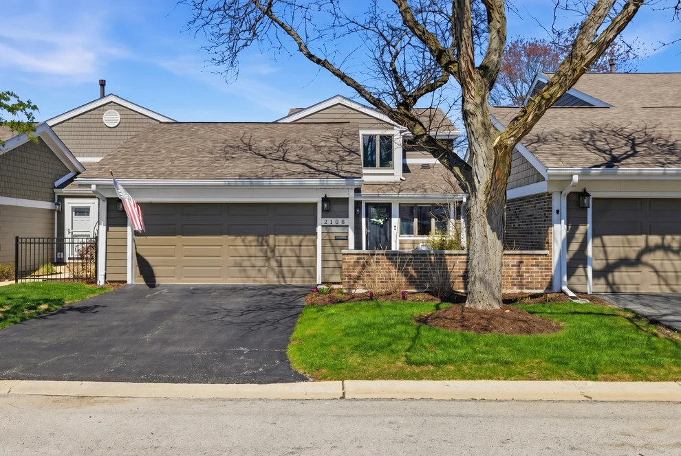 Unit for sale at 2105 Timber Lane, Wheaton, IL 60189