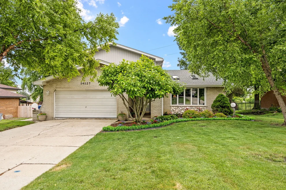 Unit for sale at 14127 Pheasant Lane, Orland Park, IL 60467