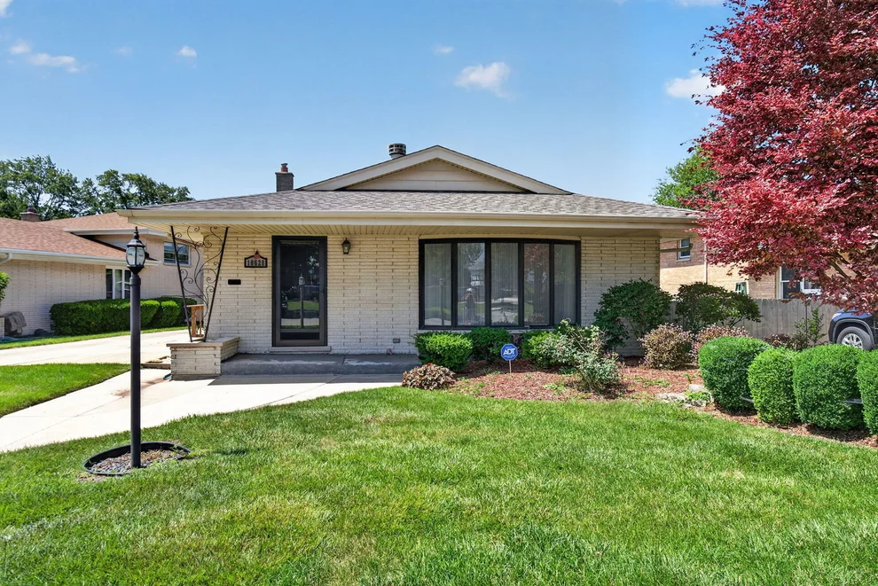 Unit for sale at 10628 Lockwood Avenue, Oak Lawn, IL 60453