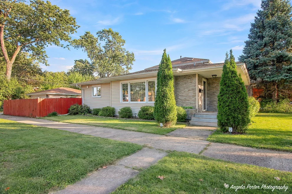 Unit for sale at 643 Sylviawood Avenue, Park Ridge, IL 60068