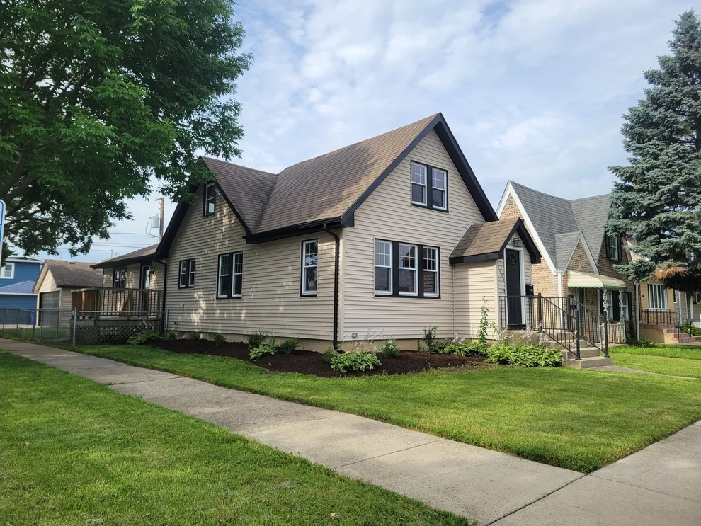 Unit for sale at 7501 W Winnemac Avenue, Harwood Heights, IL 60706