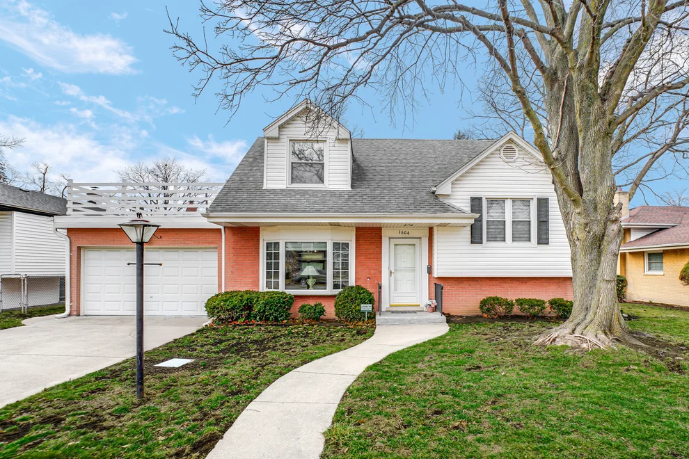 Unit for sale at 1604 S Greenwood Avenue, Park Ridge, IL 60068