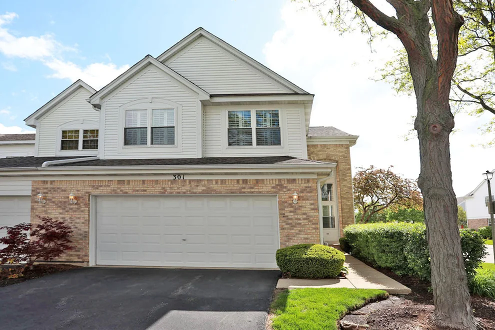 Unit for sale at 301 BAY Drive, Itasca, IL 60143