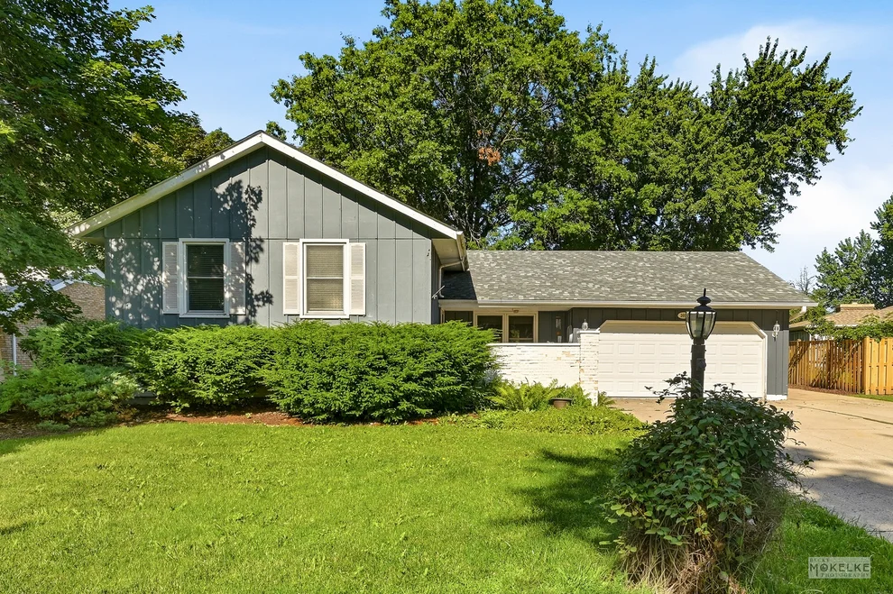 Unit for sale at 303 Center Parkway, Yorkville, IL 60560