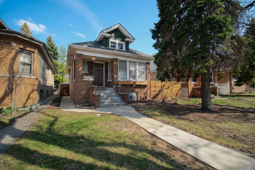 Unit for sale at 4315 N Mcvicker Avenue, Chicago, IL 60634