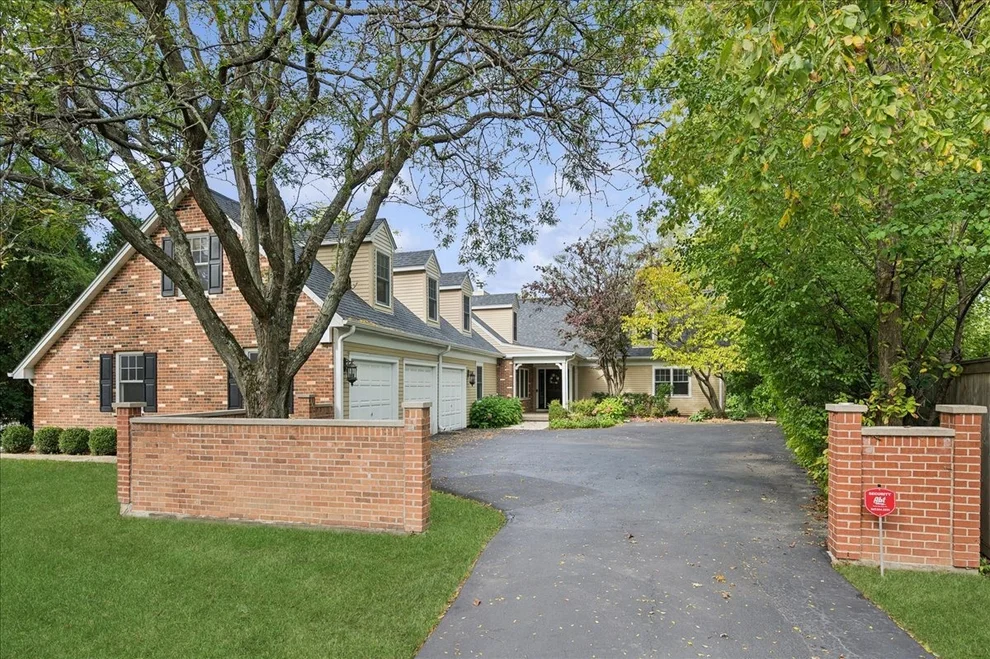 Unit for sale at 898 Bridlegate Lane, Northfield, IL 60093
