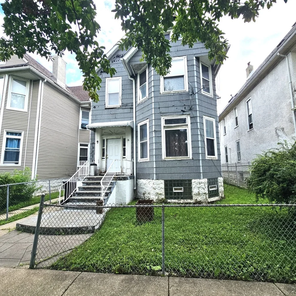 Unit for sale at 319 N Lotus Avenue, Chicago, IL 60644