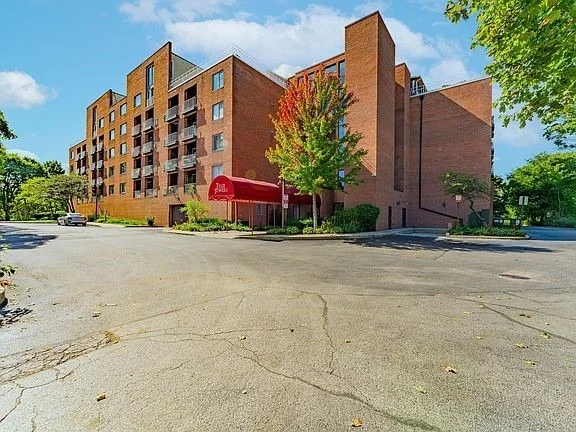 Unit for sale at 1450 Plymouth Lane, Elgin, IL 60123