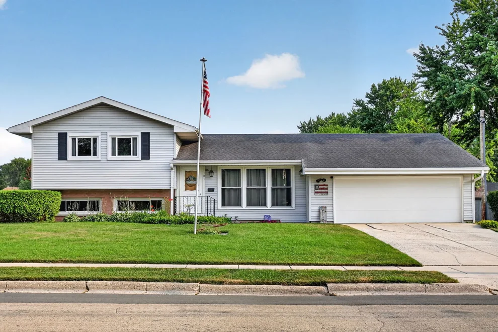 Unit for sale at 101 Joanne Lane, Rochelle, IL 61068