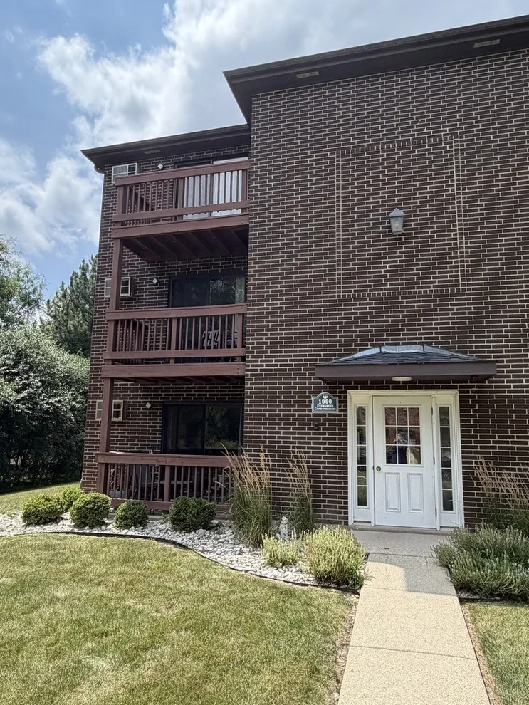 Unit for sale at 1000 Spruce Street, Glendale Heights, IL 60139