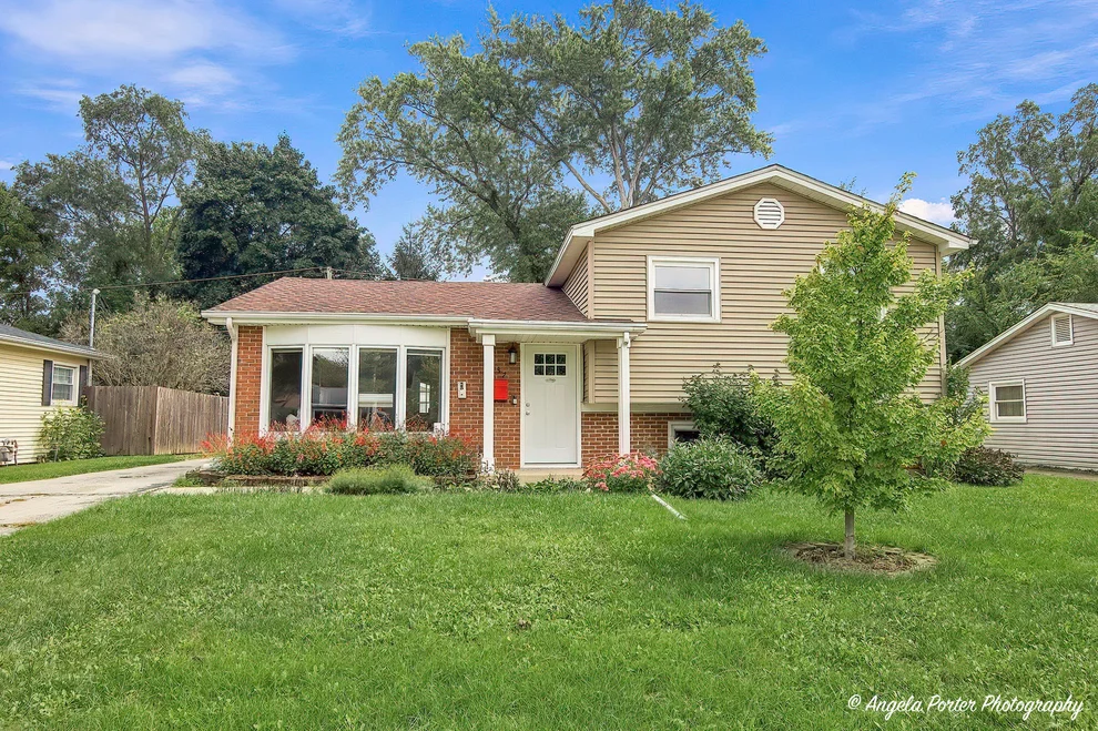 Unit for sale at 637 N Greenview Avenue, Mundelein, IL 60060