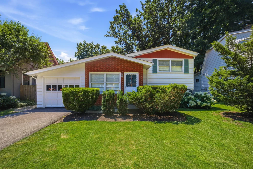 Unit for sale at 1026 Half Day Road, Highland Park, IL 60035