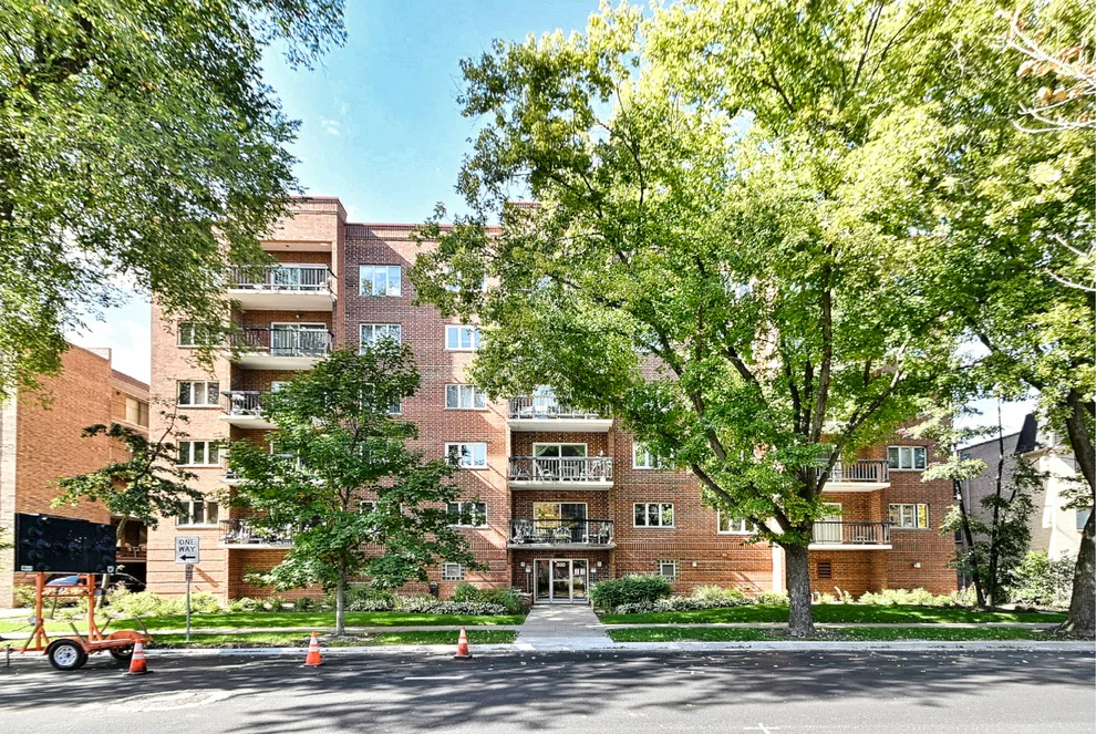 Unit for sale at 820 GRACELAND Avenue, Des Plaines, IL 60016