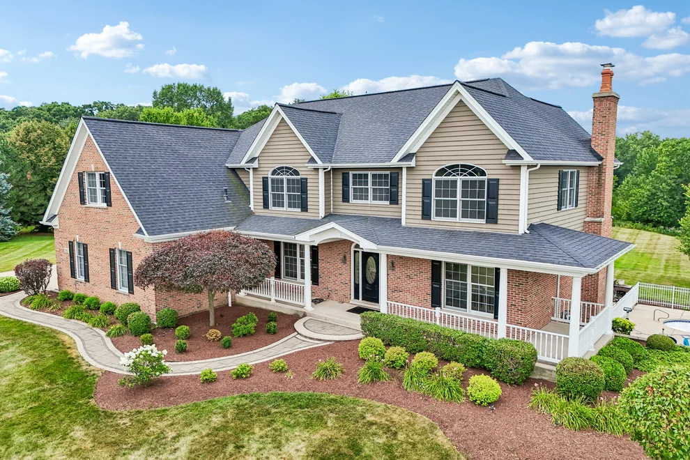 Unit for sale at 385 Valley Way, Burlington, IL 60109