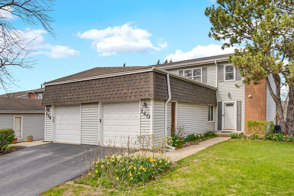 Unit for sale at 140 Leslie Lane, Bolingbrook, IL 60440