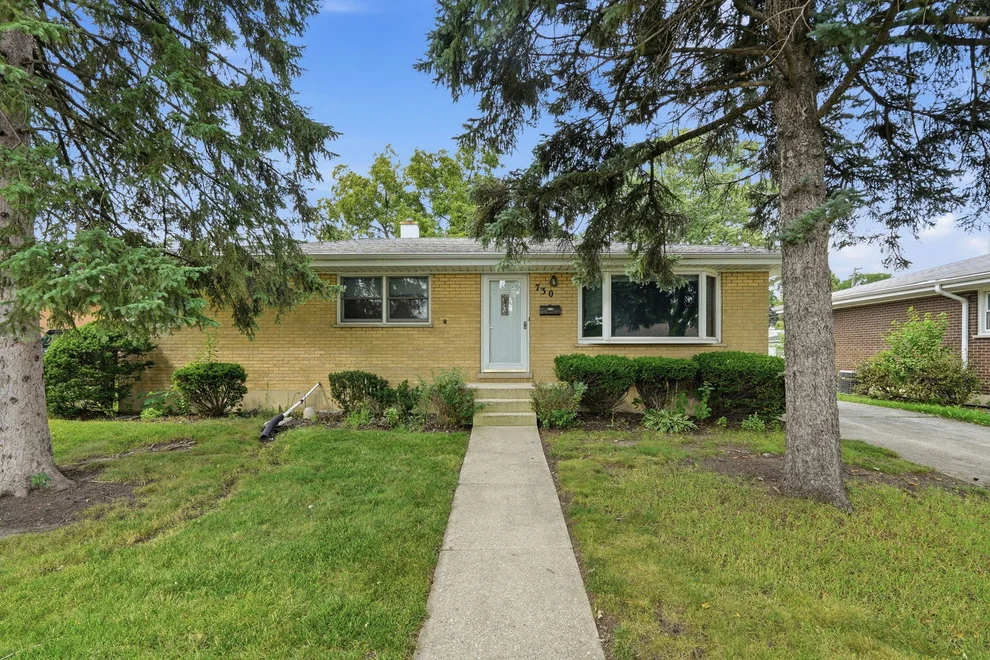Unit for sale at 730 W Beach Drive, Addison, IL 60101