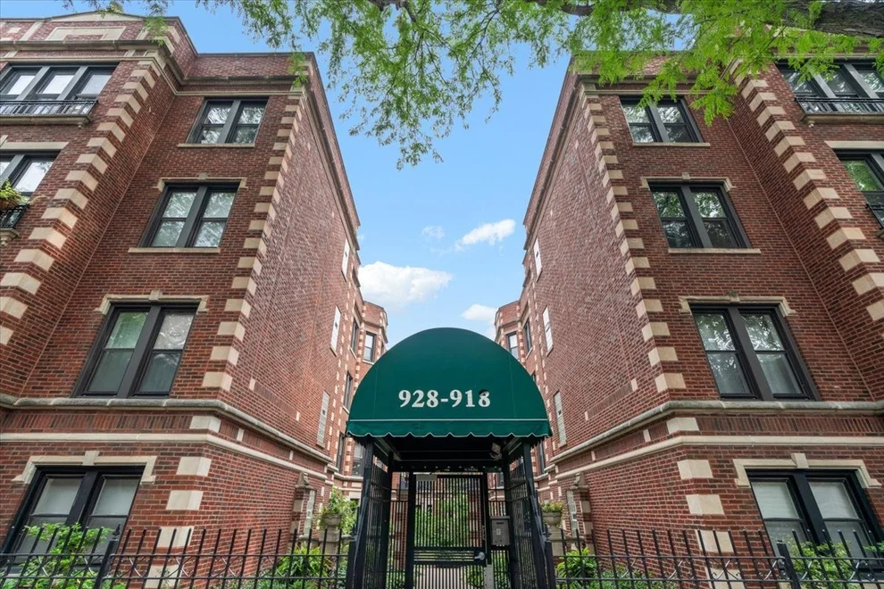Unit for sale at 926 W Ainslie Street, Chicago, IL 60640