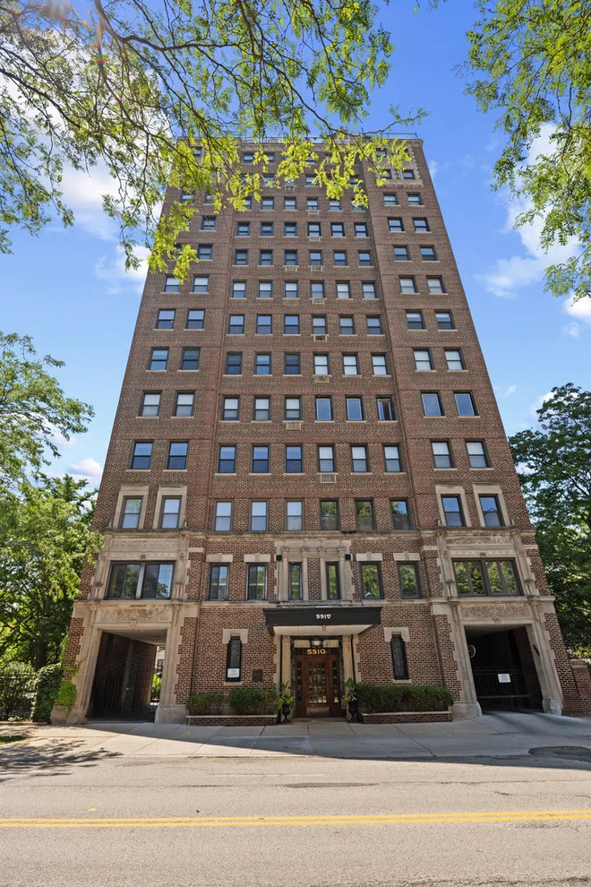 Unit for sale at 5510 N Sheridan Road, Chicago, IL 60640