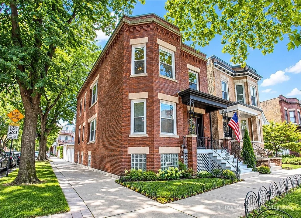 Unit for sale at 3657 N Hermitage Avenue, Chicago, IL 60613