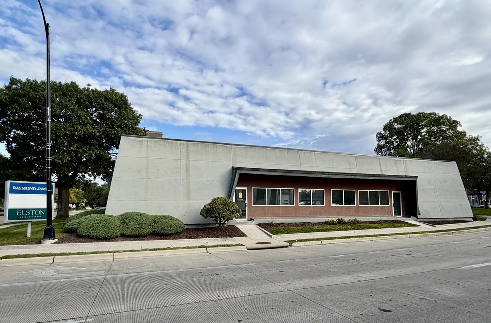 Unit for sale at 402 2nd Avenue, Sterling, IL 61081