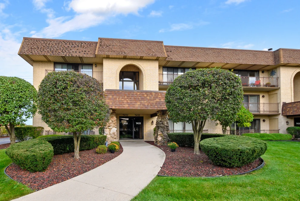 Unit for sale at 7433 Ponderosa Court, Orland Park, IL 60462