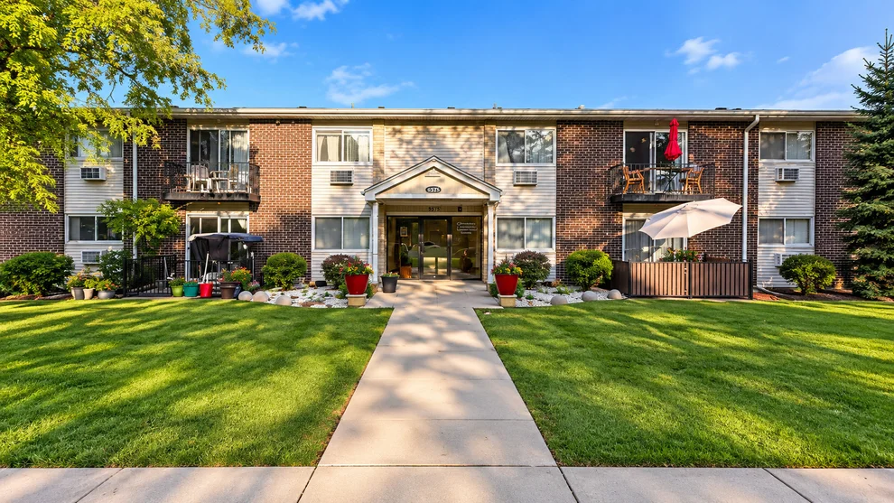 Unit for sale at 9575 N Terrace pl Place, Des Plaines, IL 60016