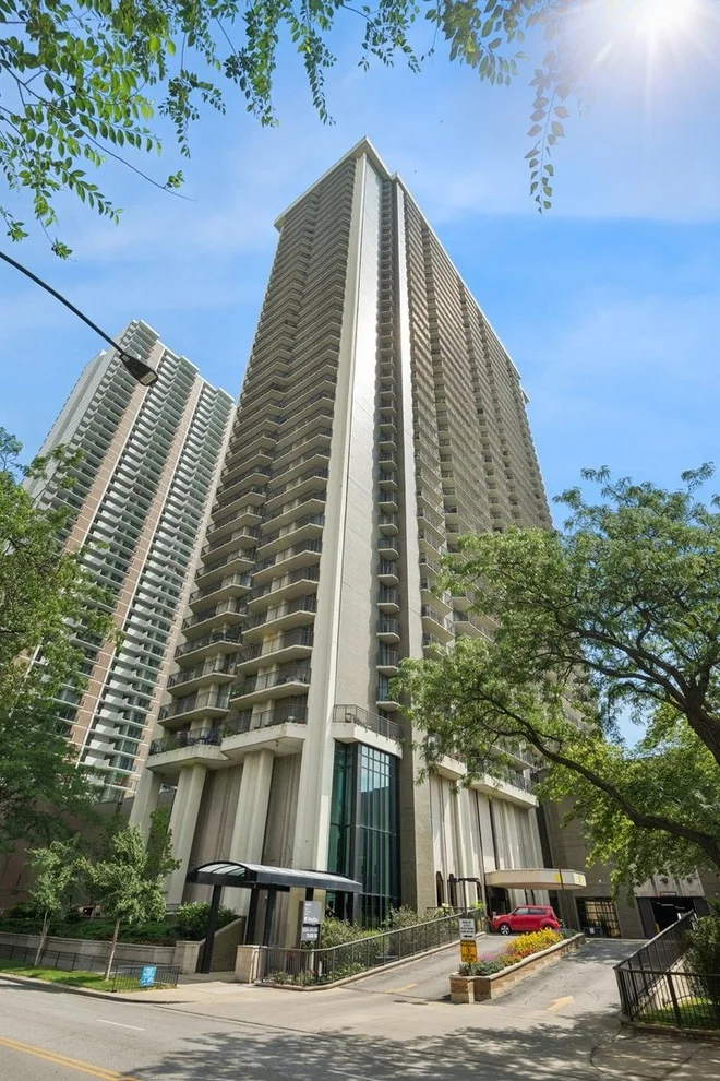 Unit for sale at 6007 N SHERIDAN Road, Chicago, IL 60660
