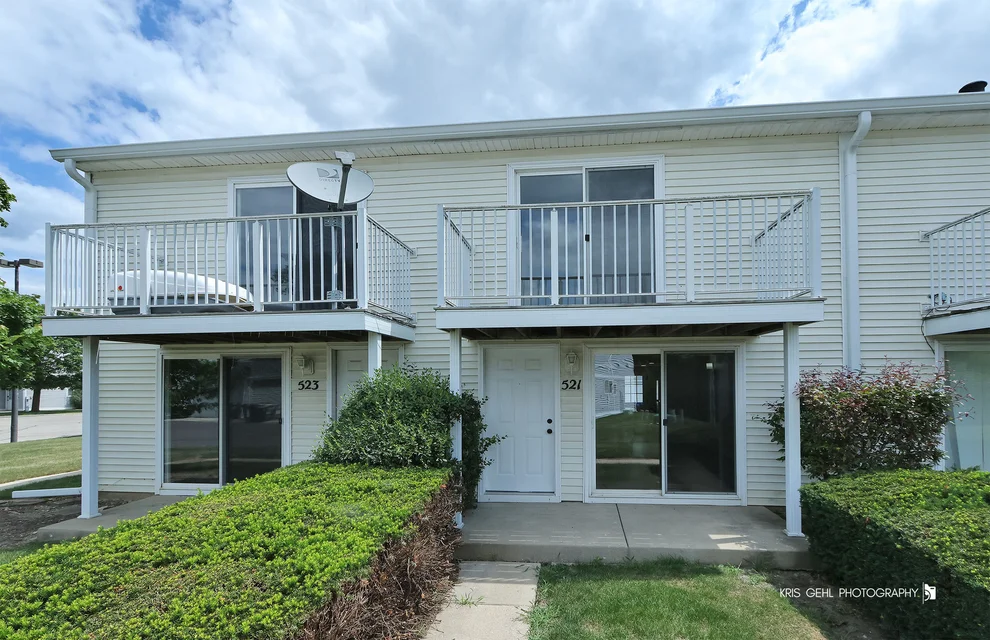 Unit for sale at 521 Meadow Green Lane, Round Lake Beach, IL 60073