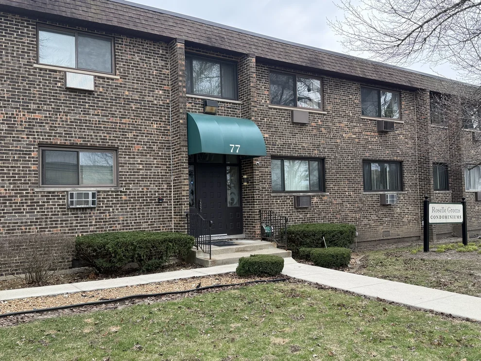 Unit for sale at 77 W Central Avenue, Roselle, IL 60172