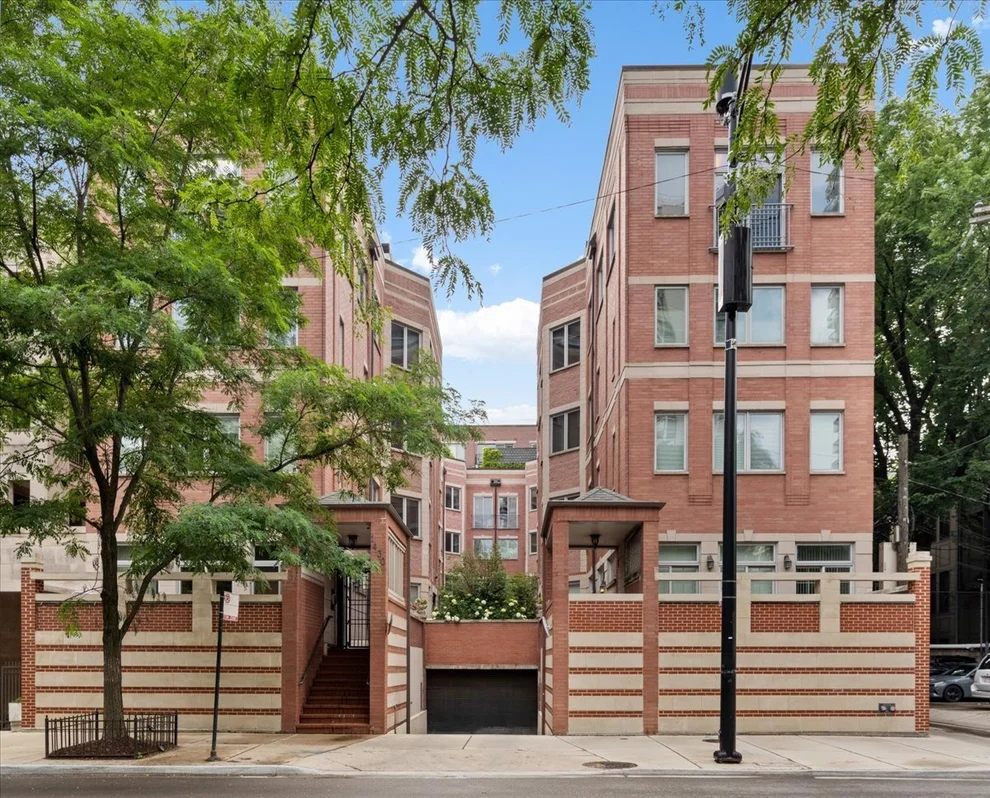 Unit for sale at 1430 N La Salle Drive, Chicago, IL 60610