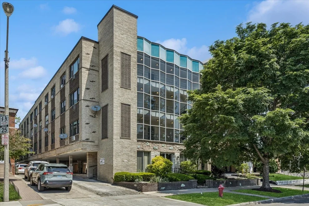 Unit for sale at 938 North Boulevard, Oak Park, IL 60301