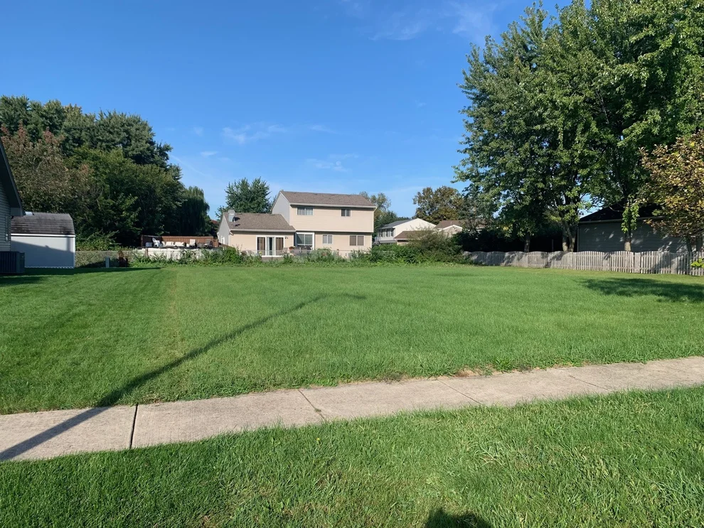Unit for sale at 84 W Lynn Street, South Elgin, IL 60177