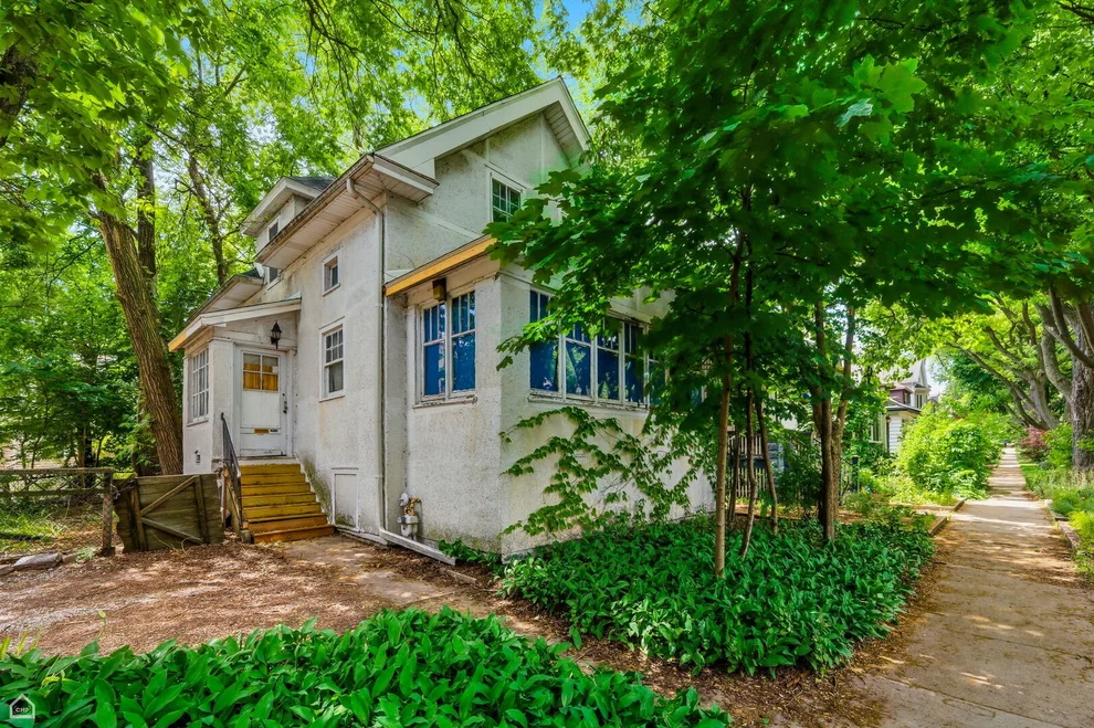 Unit for sale at 2019 W Chase Avenue, Chicago, IL 60645