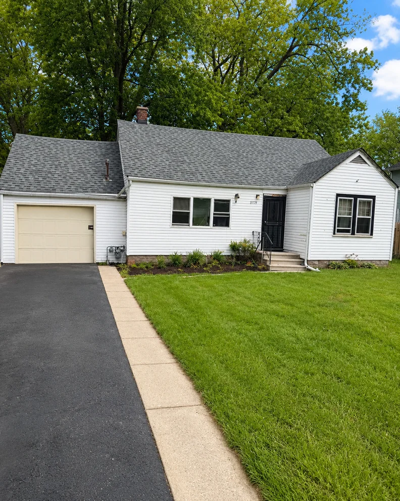 Unit for sale at 15739 Whipple Avenue, Markham, IL 60428