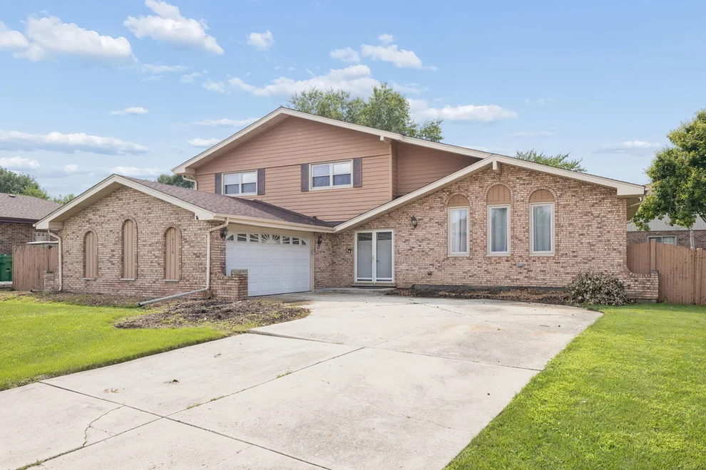 Unit for sale at 14518 S Pheasant Lane, Homer Glen, IL 60491