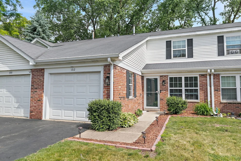 Unit for sale at 102 Pine Circle, Cary, IL 60013