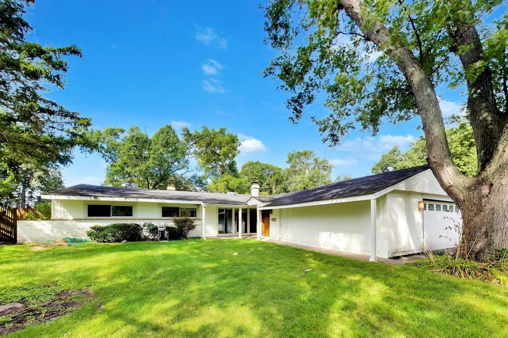 Unit for sale at 115 Lockerbie Lane, Wilmette, IL 60091