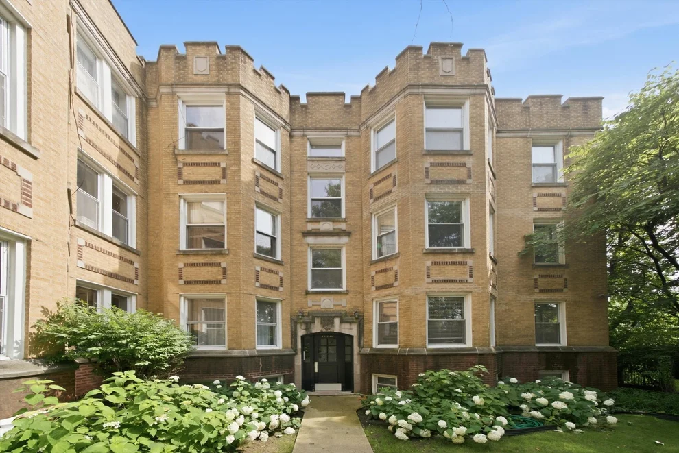 Unit for sale at 2583 W Montrose Avenue, Chicago, IL 60618