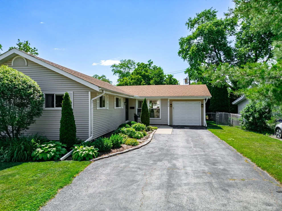 Unit for sale at 424 S Erie Street, Wheaton, IL 60187