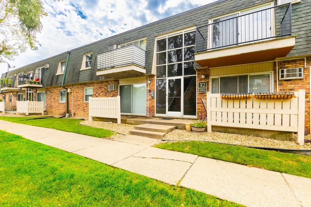 Unit for sale at 9994 S 84th Terrace, Palos Hills, IL 60465