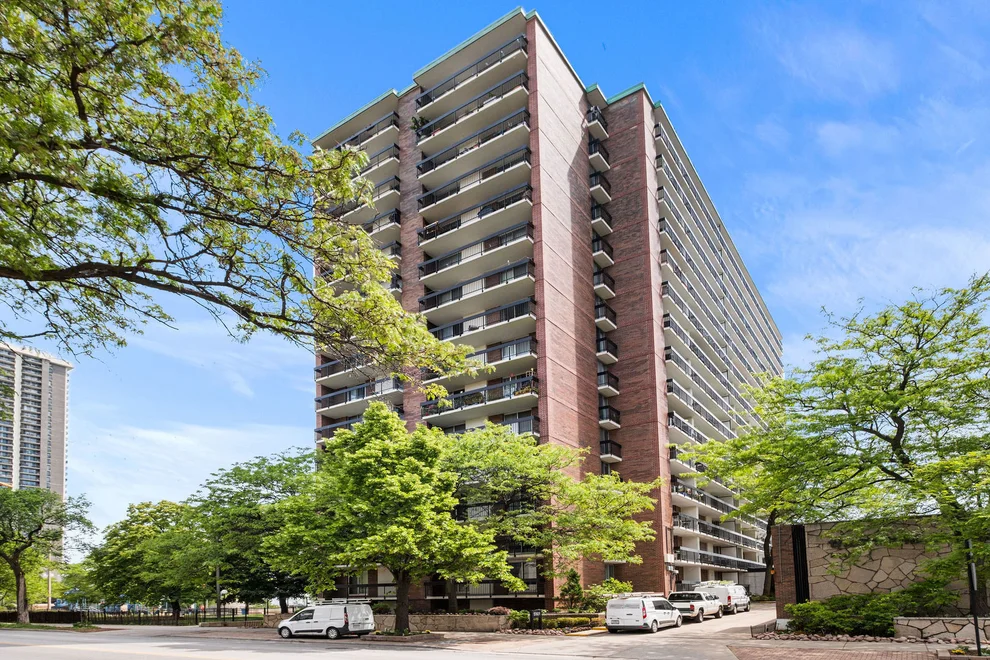 Unit for sale at 5901 N Sheridan Road, Chicago, IL 60660