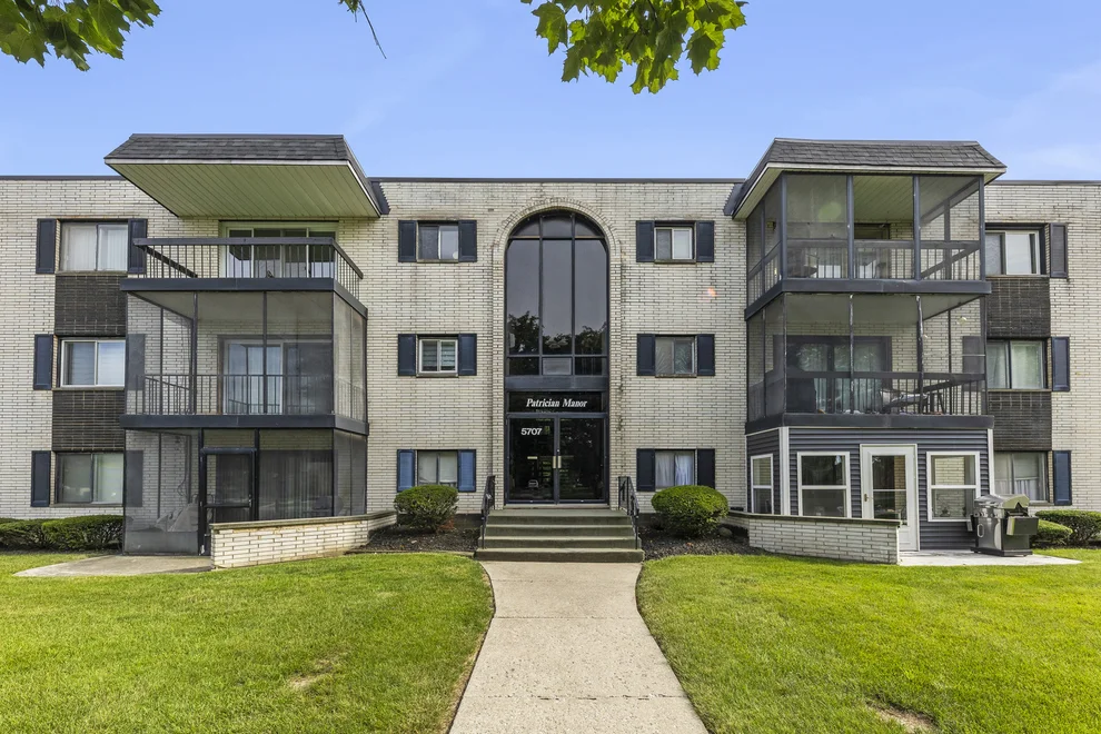 Unit for sale at 5707 129th Street, Crestwood, IL 60418