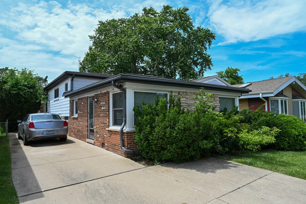 Unit for sale at 1322 S Arlington Heights Road, Arlington Heights, IL 60005