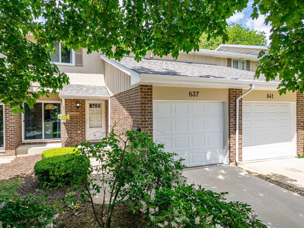 Unit for sale at 837 Heatherbrook Court, Wheaton, IL 60189