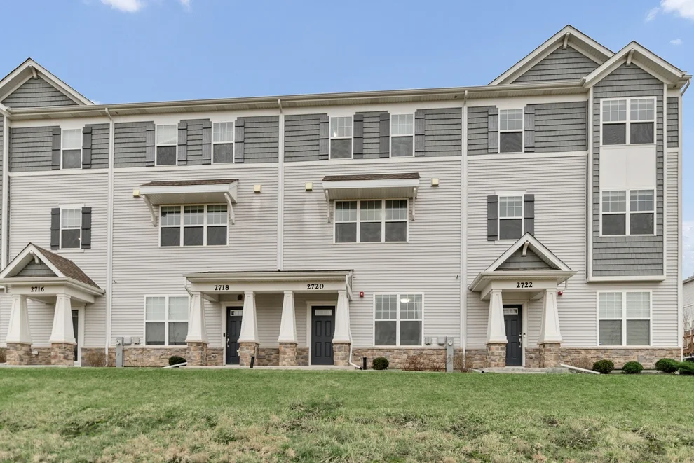 Unit for sale at 2720 Lily Lane, Rolling Meadows, IL 60008