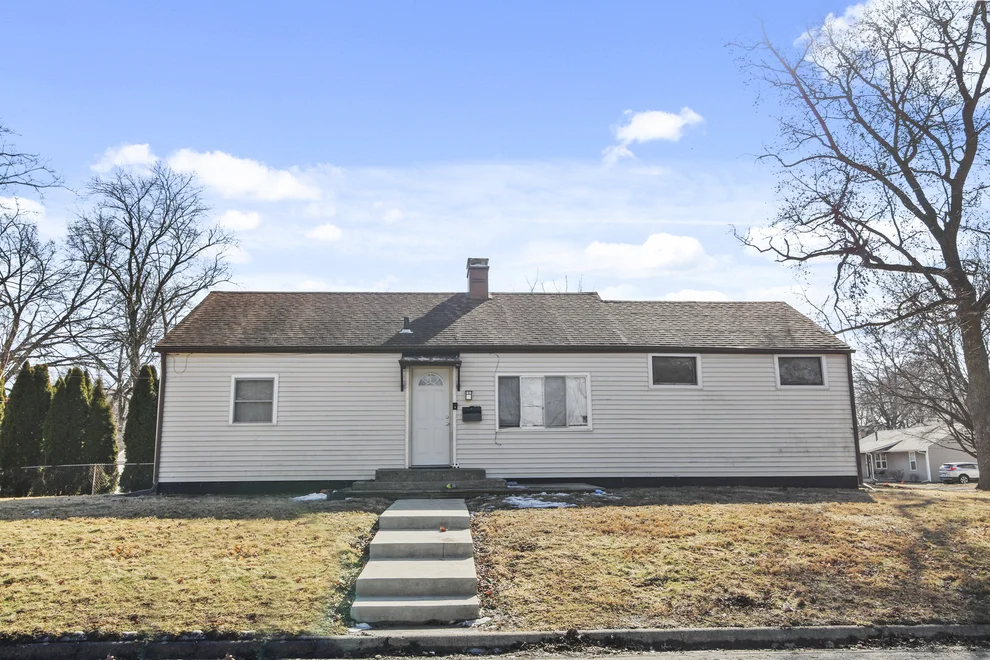 Unit for sale at 1109 W Columbia Avenue, Champaign, IL 61821