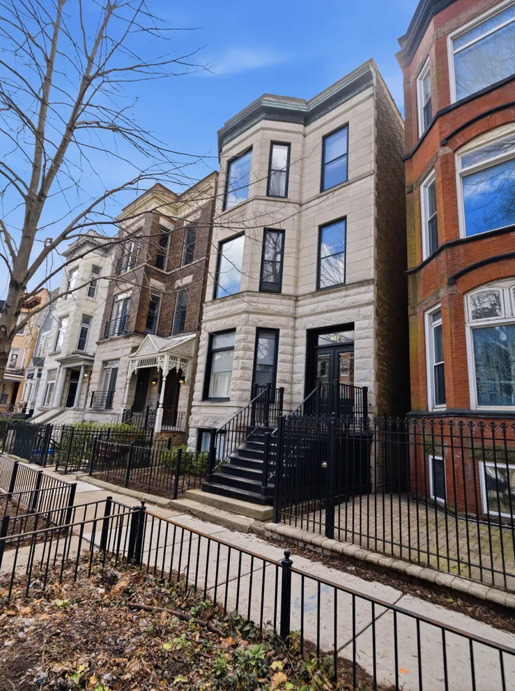 Unit for sale at 863 W Newport Avenue, Chicago, IL 60638