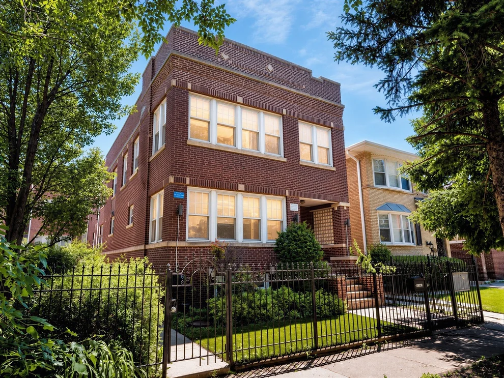 Unit for sale at 4819 W Cornelia Avenue, Chicago, IL 60641