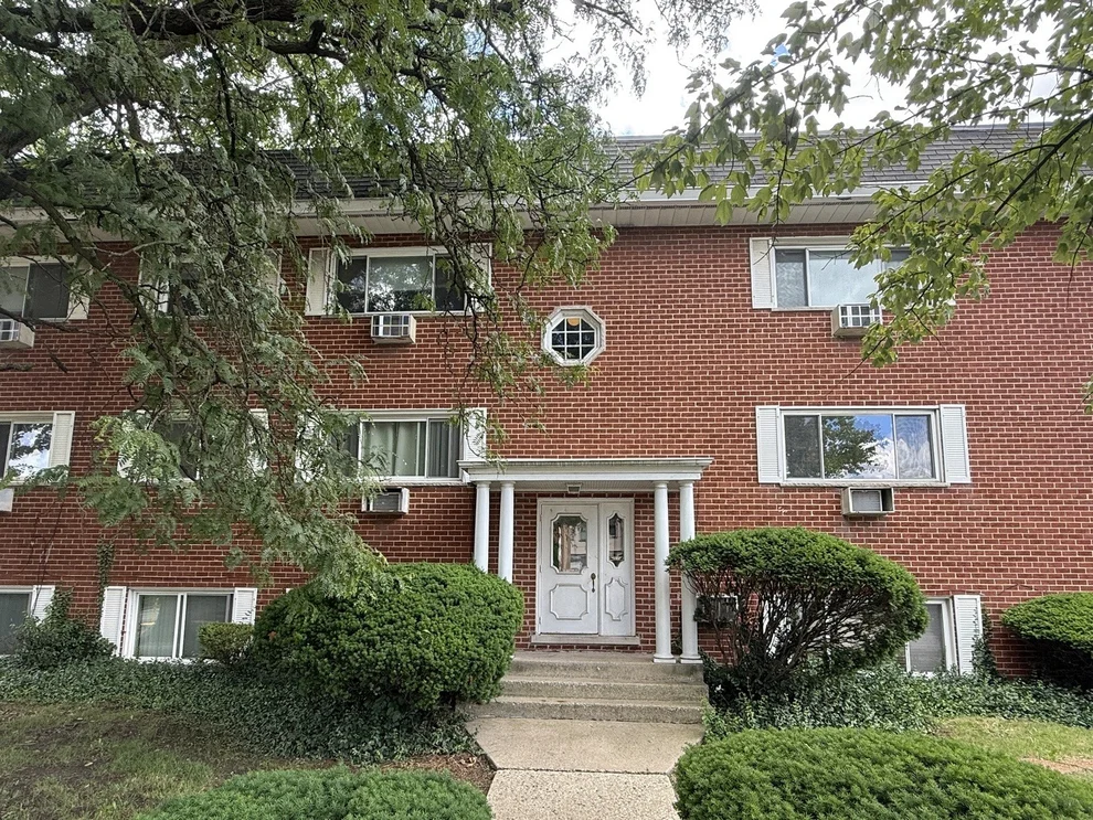 Unit for sale at 727 S Maple Avenue, Oak Park, IL 60304